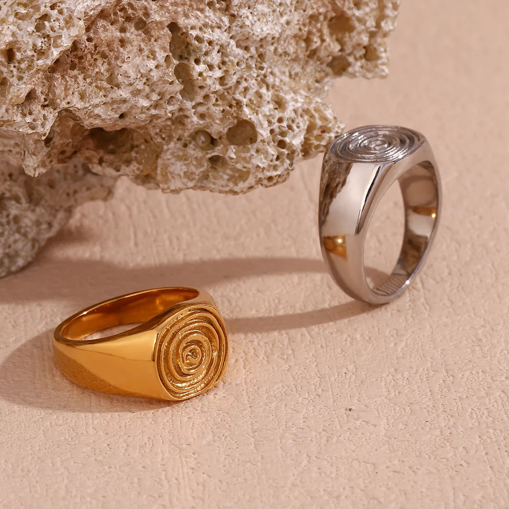 The Felix Quirky Signet Ring by Vexa - RING - Vexa