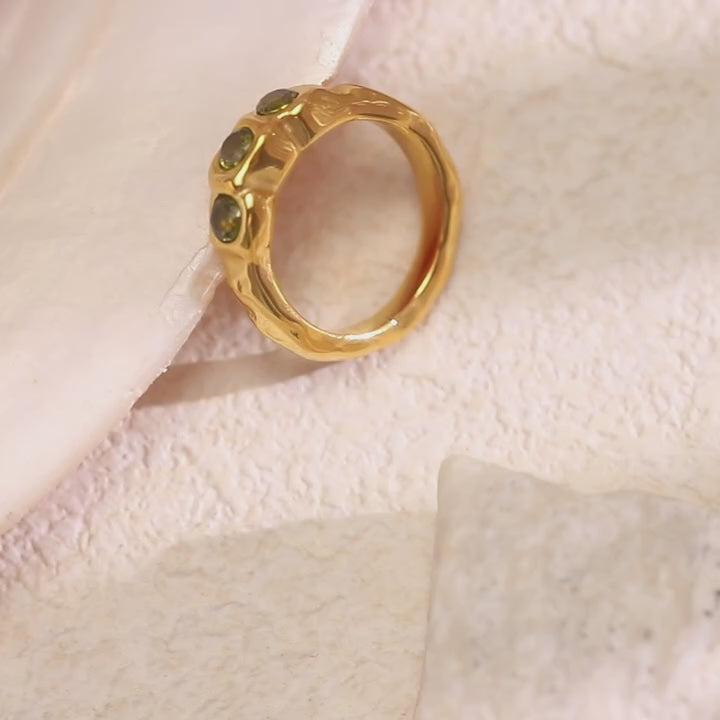 The Emerald Echo Vintage Ring by Vexa